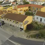 Dom Lourenco מלון