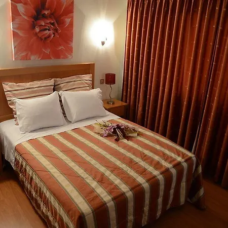 Dom Lourenco Отель