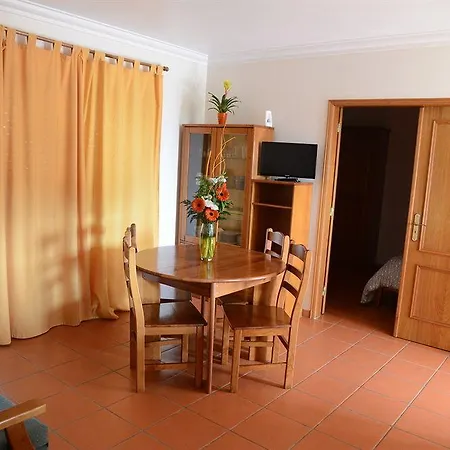 Dom Lourenco Отель 2*