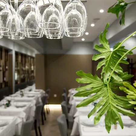 Отель Dom Lourenco 2*