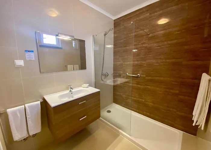 Dom Lourenco 阿雷亚布兰卡