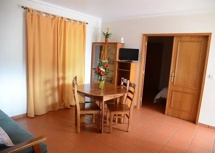 Dom Lourenco 酒店 2*