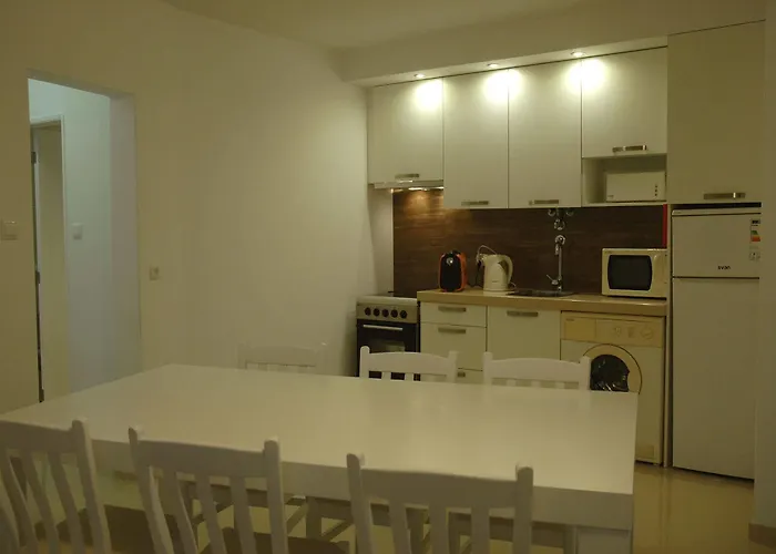 Dom Lourenco 酒店 2*